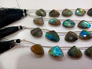 Perles de Labradorite Naturelle Facettées en Forme de Cœur Gris 16-20mm - Product Image 2