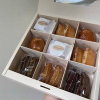 Boîtes à pâtisserie blanches avec fenêtre et ruban |   Emballage compartimenté à 4/6/9 compartiments pour biscuits, chocolats et friandises (lot de 5)