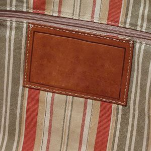 Bolsa de viaje versátil de cuero marrón para negocios y ocio - Product Image 6