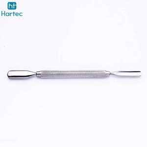 Pousse-cuticules en acier inoxydable de bonne qualité, fabriqué à la main avec une poignée texturée antidérapante, outil de manucure pour le nail art - Product Image 3