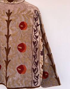Chaqueta Impermeable de Invierno Suzani de Terciopelo Hecha a Mano |   Abrigo Boho Reversible Bordado de Talla Grande con Forro de Algodón |   Regalo para Ella - Product Image 3