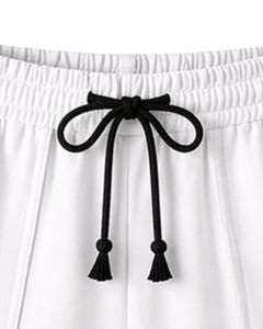 Ensemble de détente pour femmes blanc avec bordure contrastante noire, t-shirt à manches courtes et short, tenue deux pièces en coton mélangé doux et respirant - Product Image 3