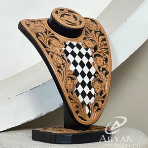 Présentoir à bijoux en cuir véritable de qualité supérieure, motif floral gravé, avec motif damier, collection Super Septembre 2026 - Product Image 1