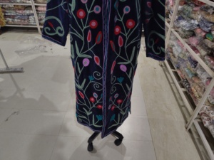 Veste longue en velours noir tissé brodé à motif floral, ouverte sur le devant, pour femme, style vintage décontracté, doublure en lin, cadeau idéal pour l'hiver - Product Image 5
