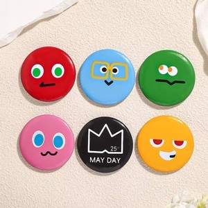 Badges en métal personnalisés à l'effigie de personnages de jeux vidéo et d'émoticônes tendance pour sacs à dos - Product Image 2