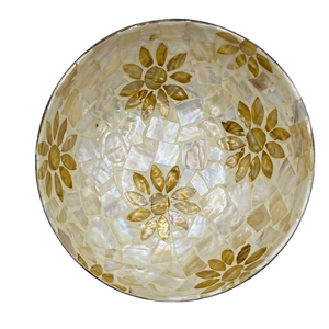 Vente en gros de bols en coquille de noix de coco gravés au design moderne, durables, uniques, artisanaux, polis, écologiques et intelligents - Product Image 1