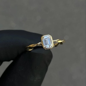 Anillo de banda retorcida con diamante de corte esmeralda de 1.00 quilates cada uno, cultivado en laboratorio, oro macizo de 14K, regalo de compromiso o fiesta para un amigo - Product Image 3