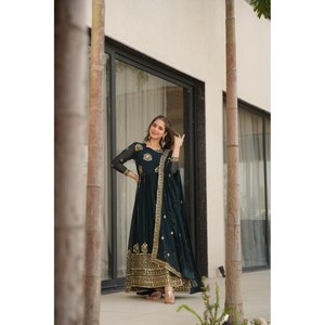 Magnifique robe indienne et pakistanaise violette avec dupatta, taille M, pour les occasions spéciales, par Livewear - Product Image 5