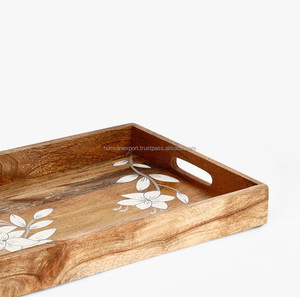 Plateau Meena en bois avec un attrait vintage idéal pour le stockage de service élégant ou l'affichage de vos articles préférés - Product Image 2