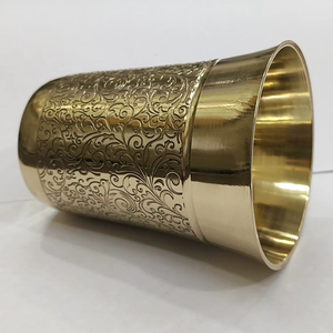 แก้วน้ำทองเหลืองดีไซน์หรูหรา เป็นมิตรกับสิ่งแวดล้อม คุณภาพพรีเมียม ผลิตด้วยมือ เหมาะสำหรับเป็นของขวัญ MHQ Traders PVT LTD - Product Image 3