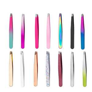 Pinzas para Cejas de Acero Inoxidable con Punta Inclinada SEVMEK INSTRUMENTS para una Depilación Precisa, Aplicaciones Profesionales de Belleza - Product Image 1