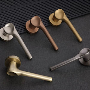 Quincaillerie de haute qualité en laiton et en zinc pour portes d'une épaisseur de 35 mm à 50 mm dans les hôtels de luxe, les appartements et les immeubles de bureaux modernes. - Product Image 1