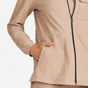 Chaqueta de trabajo personalizada para mujer, duradera y lavable, uniforme médico con bordado o logotipo personalizado para las necesidades diarias de trabajo. - Product Image 3