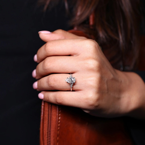 Bague de fiançailles en moissanite de laboratoire taille poire 2,11 carats, plaqué or blanc 14 carats, bague d'éternité de mariage, sertissage à griffes pour soirée - Product Image 3