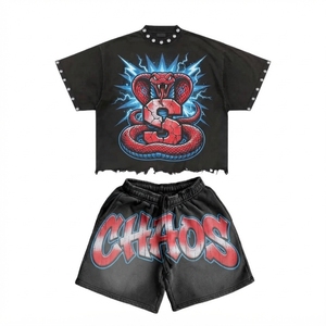 Conjunto de Camiseta y Pantalones Cortos Deportivos con Estampado Gráfico Cyber Y2K, Estilo Techwear, con Dobladillo Desgastado y Cuello con Tachuelas, Ropa Urbana para Hombre, Venta al Por Mayor - Product Image 1