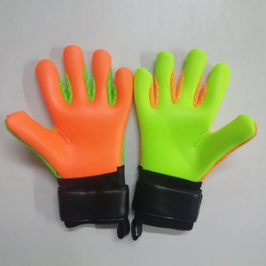 Gants de gardien de but en latex de base personnalisables Tissu respirant confortable pour l'entraînement de football en plein air Nouveau et pratique - Product Image 2
