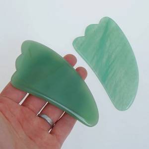 Outil de massage facial en résine en forme de cœur, vert, fait main, style amour, pour cadeau de mariage - Product Image 3