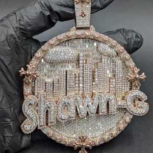 Colgante de Plata 925 con Baño de Rodio, Diseño Personalizado de Horizonte Urbano, Estilo Hip Hop, Lujoso, con Moissanita y Pavé - Product Image 1