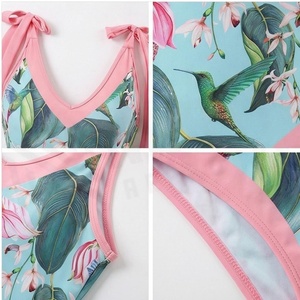 Ensemble de maillot de bain 2 pièces à imprimé floral pour femmes, body à col en V profond et jupe enveloppante avec bordure rose contrastée - Product Image 4