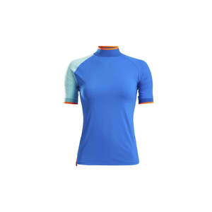 Polo de golf léger en tissu performant style athlétique – Tenue élégante et moderne pour le quotidien, confortable - Product Image 2