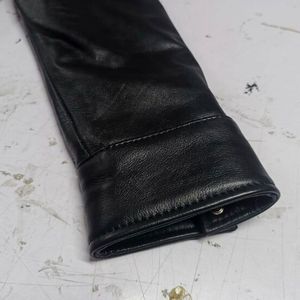 เสื้อแจ็คเก็ตหนังวัวแท้ปักโลโก้ตามสั่งสำหรับผู้ชาย แจ็คเก็ตหนังวัวแท้ทันสมัย สวมใส่สบายในฤดูหนาว - Product Image 3