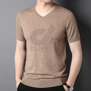 T-shirt tricoté à manches courtes et col en V pour homme Dubbix avec imprimé lettres sur le devant, style décontracté, coupe classique, noir 2026 - Product Image 3