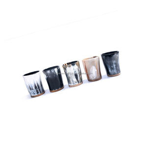 Verre à boire artisanal en corne avec gravure à la main exquise - Product Image 4