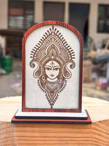 Magnifique œuvre d'art indienne : Visage de la déesse Durga, cadre en bois, pièce décorative pour la maison, accent de table de bureau, tableau de bord de voiture - Product Image 3