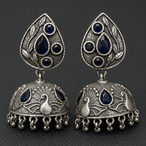 Boucles d'oreilles pendantes en argent oxydé incrustées d'onyx traditionnel, Fournisseur en gros pour cadeau d'anniversaire pour femme, Rajasthan - Product Image 1