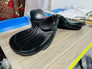 Silla de Doma para Caballos de Alta Calidad Euro Cavall Industries, Asiento Suave de Cuero Vacuno Genuino, Tamaño y Color Personalizables - Product Image 3