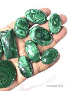 Malaquita natural, cabujón de piedra preciosa suelta, formas y tamaños variados, de 20 a 30 mm aprox. - Product Image 6