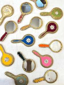 กระจกมือถือกำมะหยี่ลายดอกไม้สำหรับแจกในงานแต่งงาน ฮัลดี เมห์นดี งานเลี้ยงฉลองทารก งานเลี้ยงเฮนน่า งานดอลกี - Product Image 4