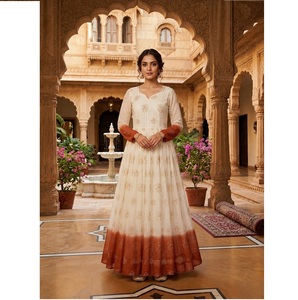 Vestido Anarkali en Seda Plateada con Lentejuelas y Bordados para Bodas y Fiestas, Disponible en Grandes Cantidades - Product Image 1