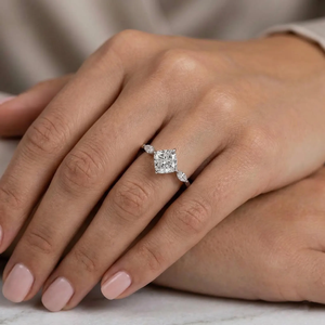 แหวนหมั้นเพชรทรงคัทคุชชั่น ดีไซน์ทันสมัย ทองคำแท้ 18K ตัวเรือนแบบหนามเตย สไตล์คลาสสิก เครื่องประดับชั้นดีสำหรับผู้หญิง - Product Image 3