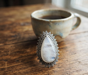 Anillo de Plata de Ley 925 con Piedra Lunar Arcoíris Natural en Forma de Pera, Estilo Vintage Boho, Chapado en Oro Rosa y Oro Amarillo - Product Image 1