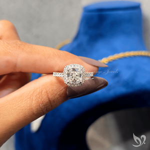 Anillo de compromiso de oro blanco de 10K con halo de diamantes cultivados en laboratorio de corte cojín de 2 quilates, certificado IGI, y banda pavé. - Product Image 5
