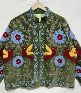 Chaqueta de terciopelo bordada Suzani, estilo bohemio, floral, hecha a mano, prenda exterior llamativa, moda artesanal única y sostenible. - Product Image 3