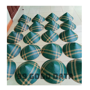 Chapeau conique traditionnel vietnamien en feuilles de palmier, fait main, idéal pour les boutiques de cadeaux - Product Image 3