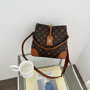 Bolso de Hombro Clásico de Marca Famosa, Suave, Impermeable, con Estampado de Moda, Versátil, Tipo Bandolera, para Mujer, de Diseño Casual y Lujo - Product Image 2