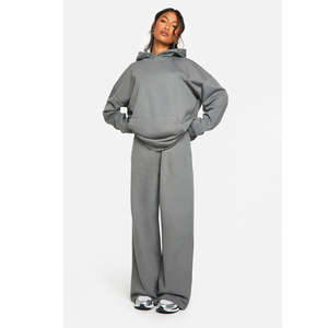 Sudadera con capucha de algodón de punto para mujer, estilo urbano, de alto gramaje, con efecto desgastado, degradado, preencogida y serigrafiada. - Product Image 3