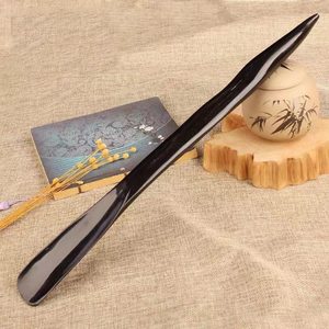 Chausse-pied en corne de buffle à long manche, fait main, écologique, personnalisable pour un accès facile aux pieds, finition lisse, sac de voyage pour chaussures - Product Image 1