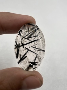 Cuarzo rutilado negro natural de forma ovalada, cabujón de piedra preciosa suelta con parte superior lisa para la elaboración de joyas. - Product Image 3