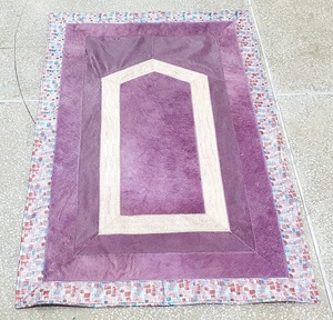 Alfombrilla de oración de cuero de vaca de lujo Hair On Hide con relleno de espuma Colores surtidos y cueros exóticos - Product Image 3