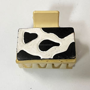 Low Price Handcrafted Genuine Cow Leather Hair Claw <b>Clip</b> Designer Pattern with Engraved <b>Tooled</b> Available Hair <b>Clip</b> for Women's - Product Image 6
