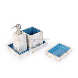 Exquisito juego de baño de cuatro piezas hecho a mano con detalles de nácar para ambiente de spa en casa de lujo - Product Image 4