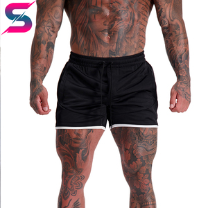 Shorts de sport pour la gym, style tendance, noir et blanc contrastés, fabriqués à la main, tissu doux et écologique, pour l'entraînement et le fitness. - Product Image 5