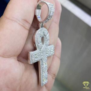 Collier pendentif symbole égyptien entièrement serti de diamants moissanite taille baguette, style hip-hop - Product Image 3