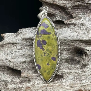 Pendentif en jaspe vert, argent sterling 925, fait à la main, 3,5 pouces, collier en pierres précieuses naturelles, bijoux fantaisie, cadeau pour femmes - Product Image 1