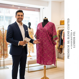 Caftán de Seda Floral Morado Premium con Cuello en V y Volantes en la Parte Inferior, Vestido de Noche de Alta Calidad Hecho a Mano, Obra Maestra en Seda - Product Image 3