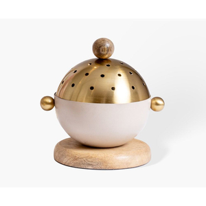 Brûleur d'encens en métal doré et blanc avec base en bois, élément décoratif élégant conçu pour la fragrance et l'aromathérapie à domicile - Product Image 1